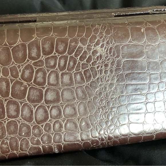 Vintage Leather Bound Travel Radio/Alarm Clock - Picture 5 of 12